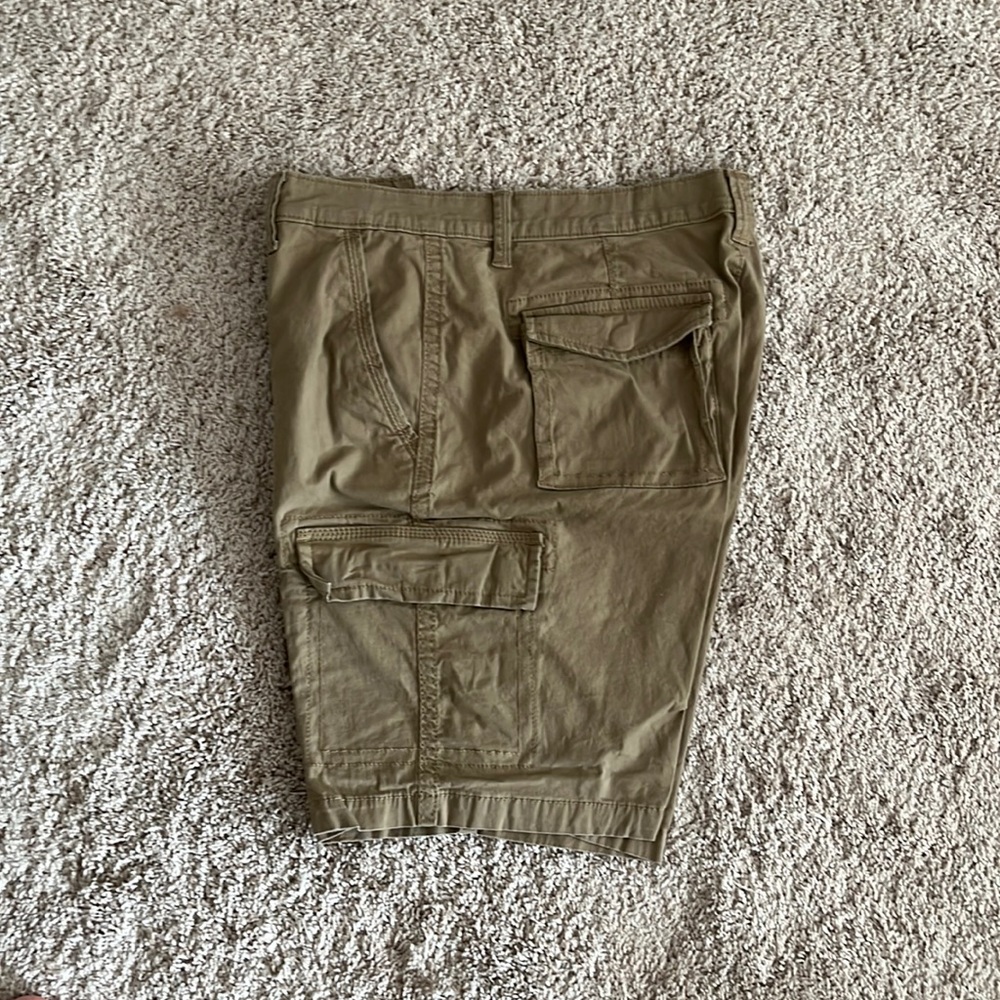 Urban pipeline cargo shorts. Waist 34. Khaki color.